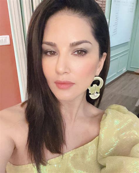 : r/SunnyLeone